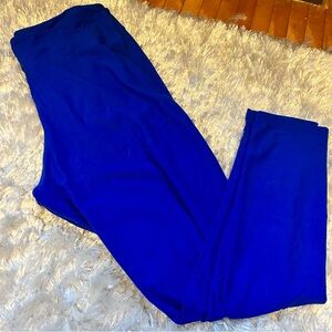 Nice solid color pair of LuLaRoe leggings!  Beautiful cobalt blue color!
